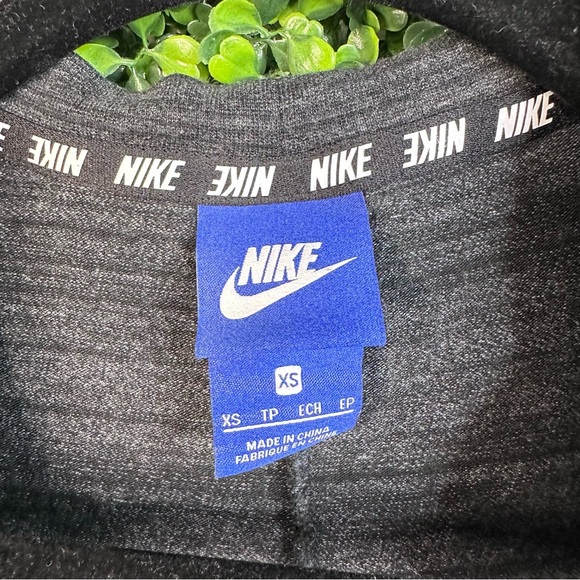 Nike work out  top EUC - Picture 9 of 13